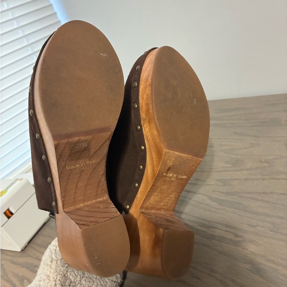 Anthropologie pilcro clogs size 40 suede color chocolate. - Picture 8 of 9